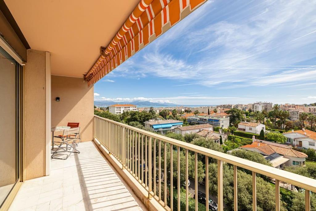 Elegant 2 Bed With Pool In Juan Les Pins Apartment