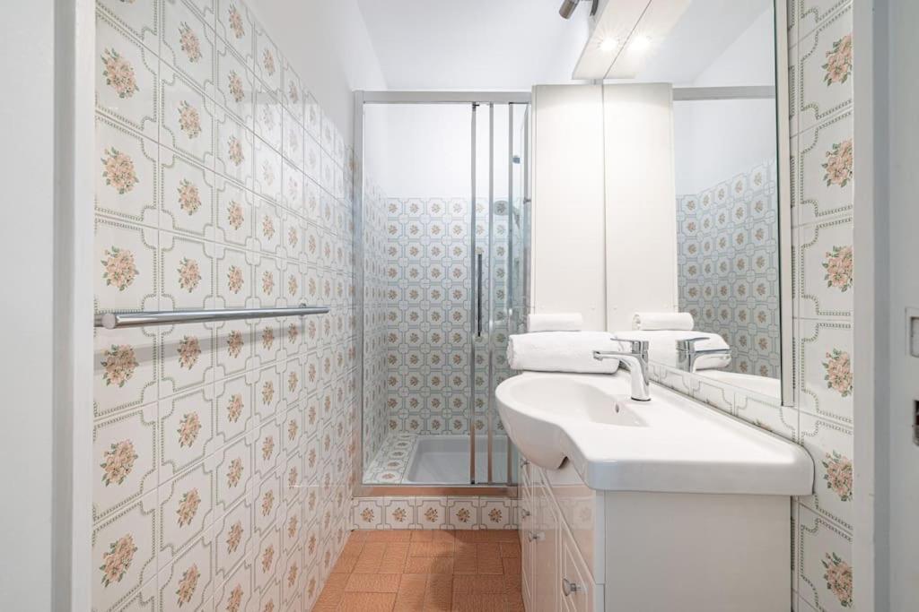 Elegant 2 Bed With Pool In Juan Les Pins Apartment *