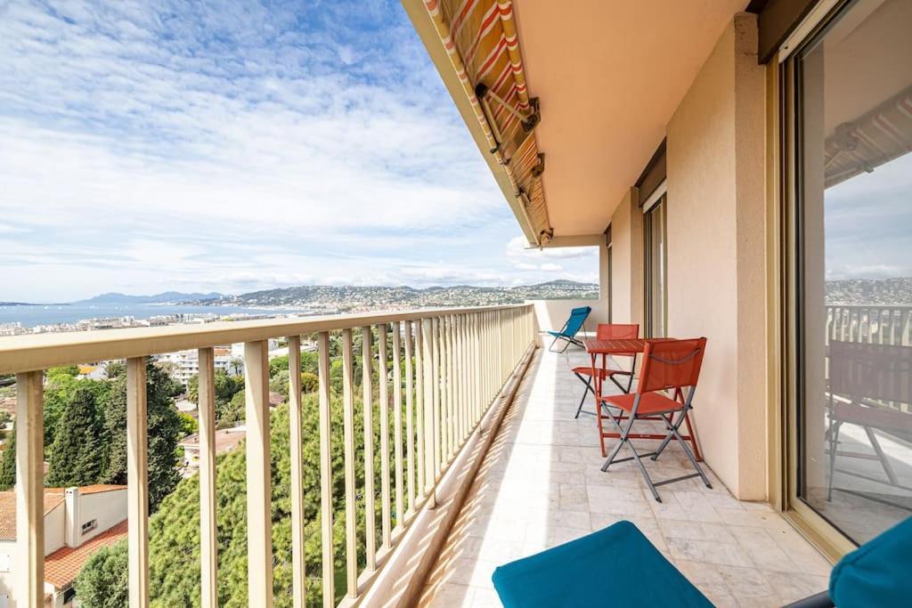 Elegant 2 Bed With Pool In Juan Les Pins Apartment