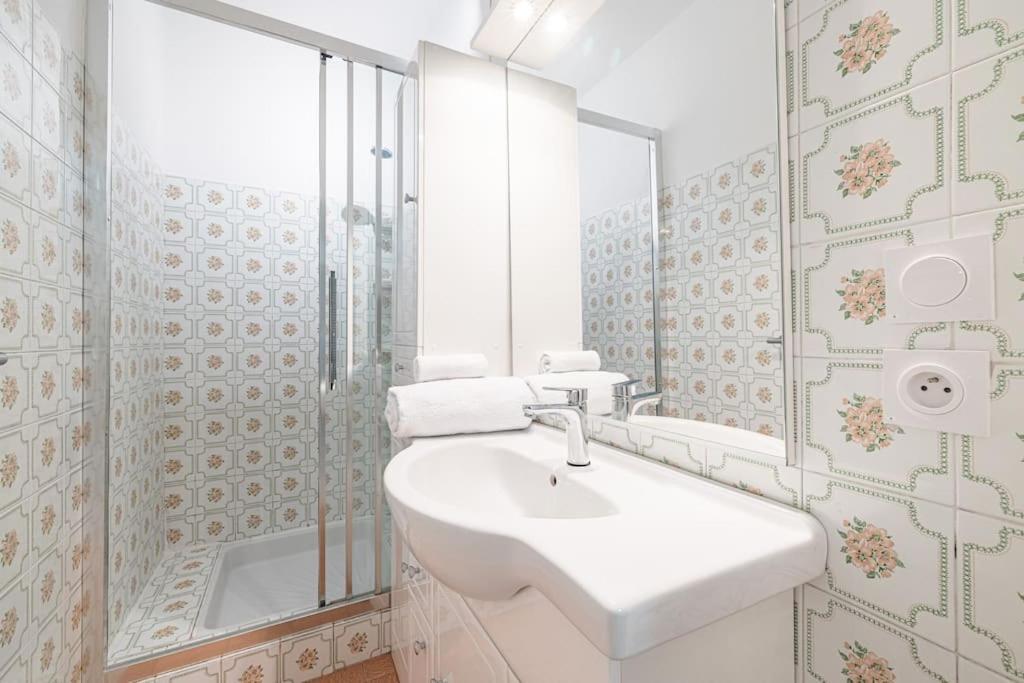 Elegant 2 Bed With Pool In Juan Les Pins Apartment Antibes