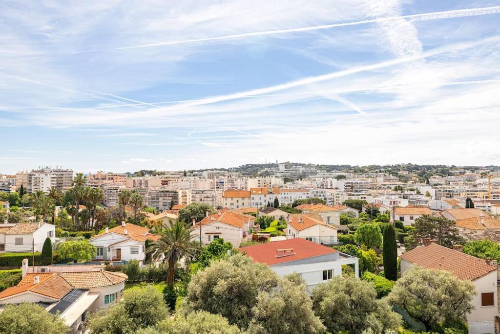 Elegant 2 Bed With Pool In Juan Les Pins Apartment
