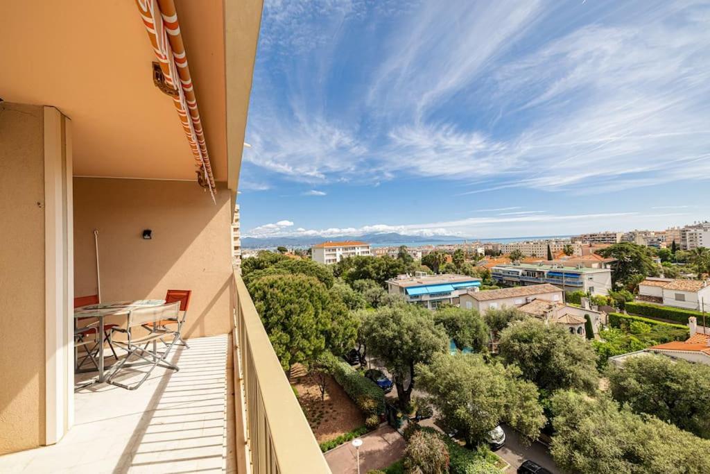 Elegant 2 Bed With Pool In Juan Les Pins Apartment